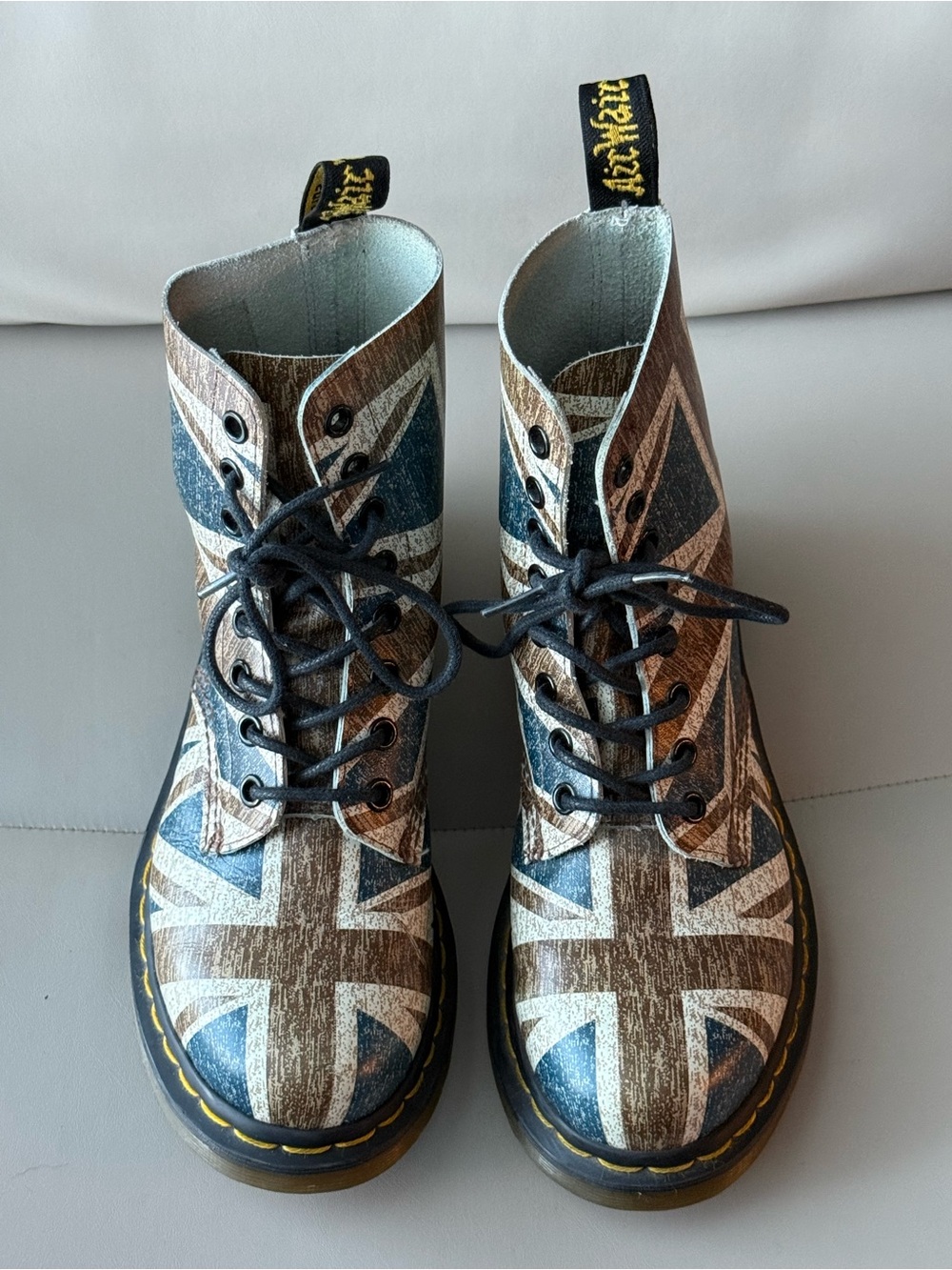 Dr. Martens Union Jack 8-Eye Combat Boots UK Flag Distressed Print Women’s US 6 - Picture 2 of 7